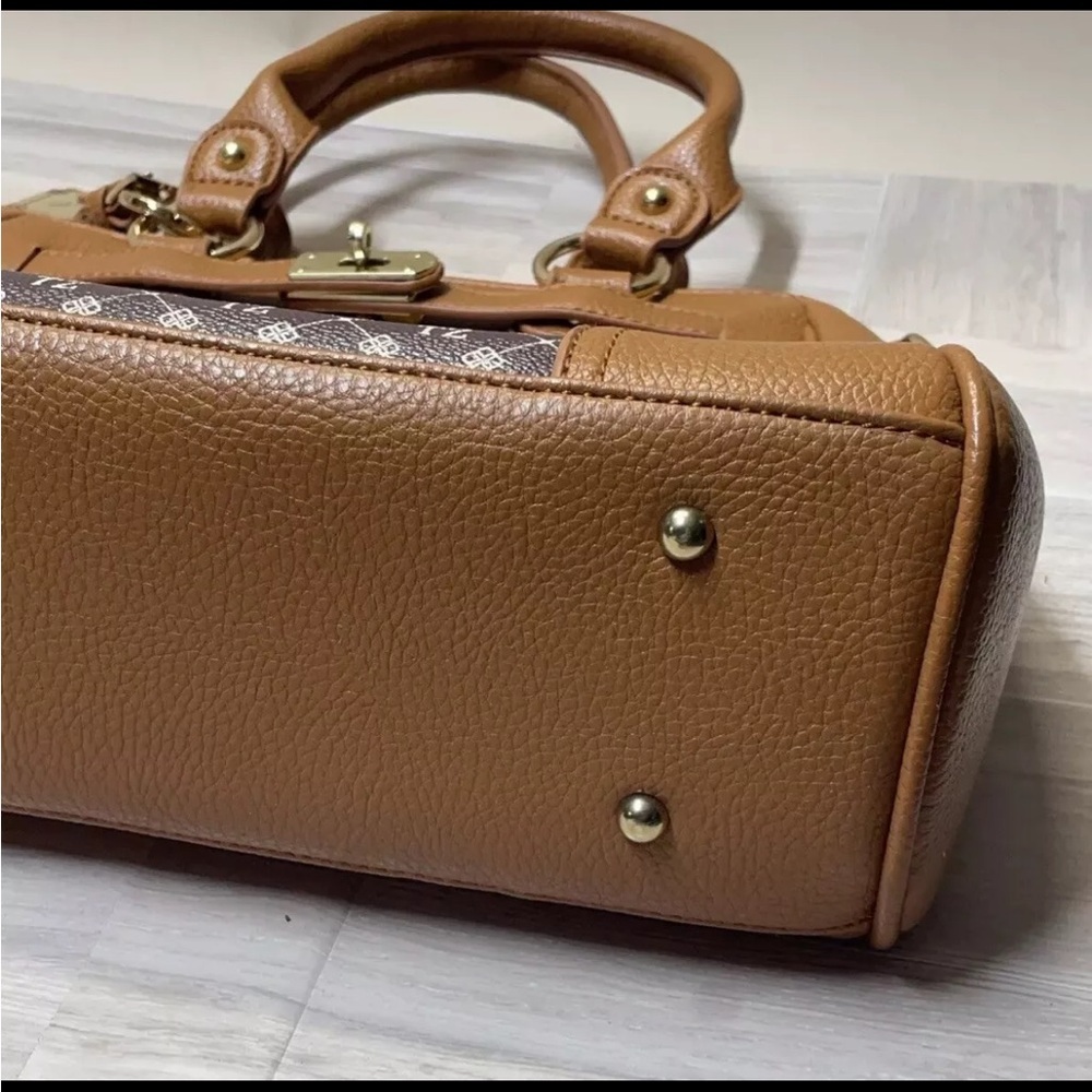 The Danbury Mint Personalized Double Handle Tan Monogram Shoulder Bag Twyla TZ - Picture 16 of 16